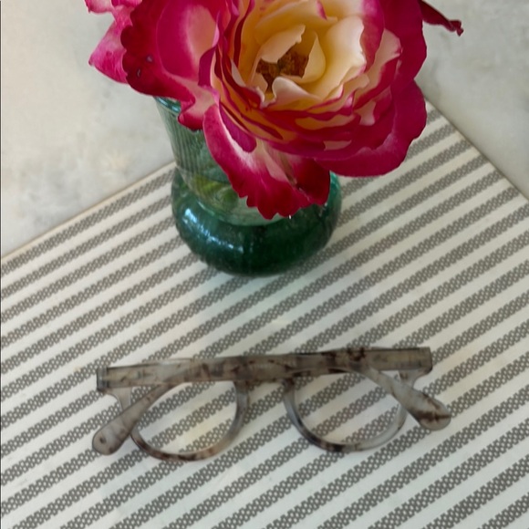 Peepers Grey Chic Tortoiseshell Reader Glasses - Picture 9 of 16